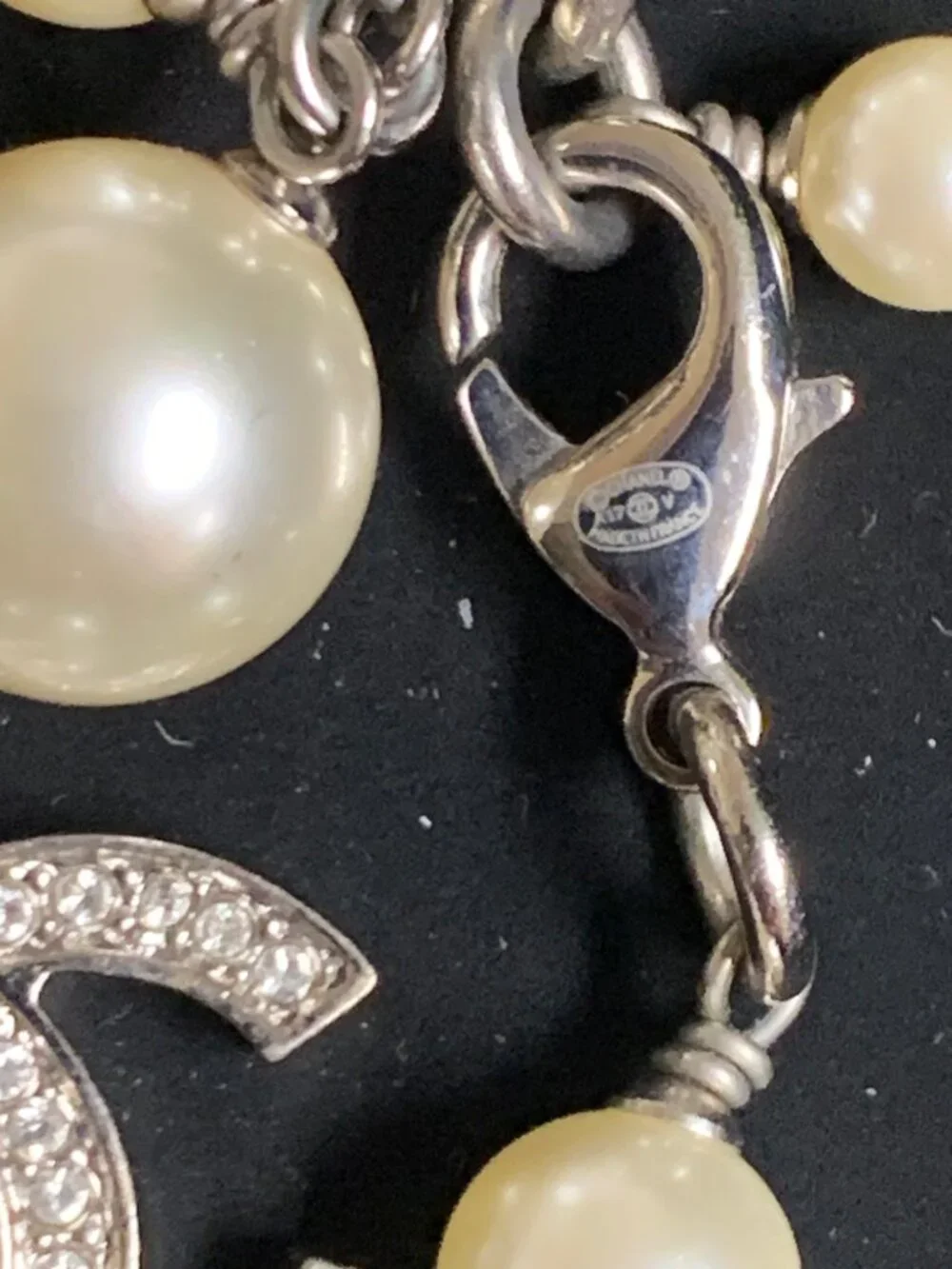 CHANEL necklace pearls